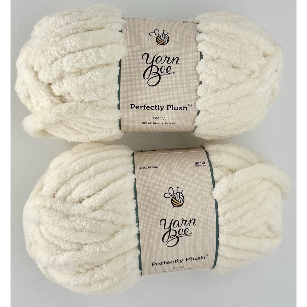 Yarn Bee Perfectly Plush Ivory / 01 Lot of 2 DISCONTINUED Jumbo Yarn NEW